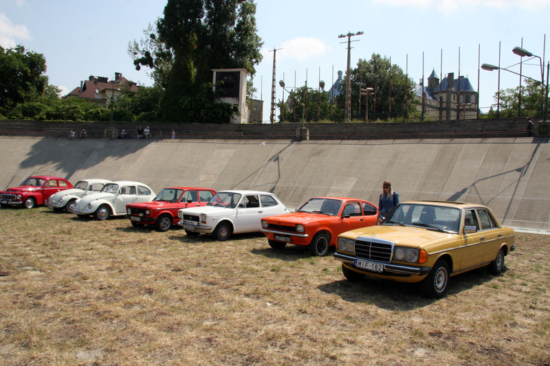 Illustration for article titled Classic Car Ownership Is Made Greater By The People Around You